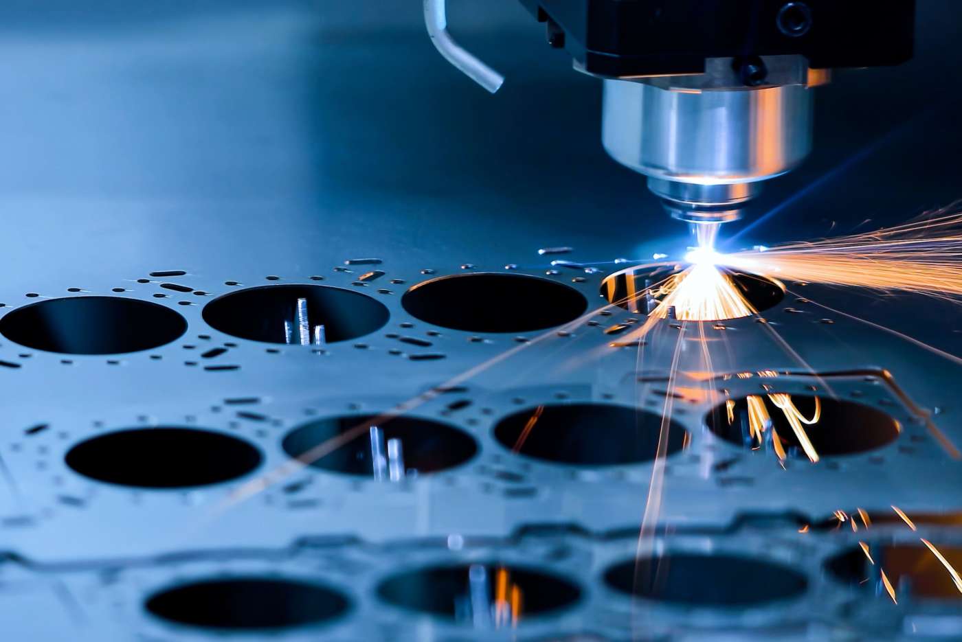Découpe laser sur pièce métallique